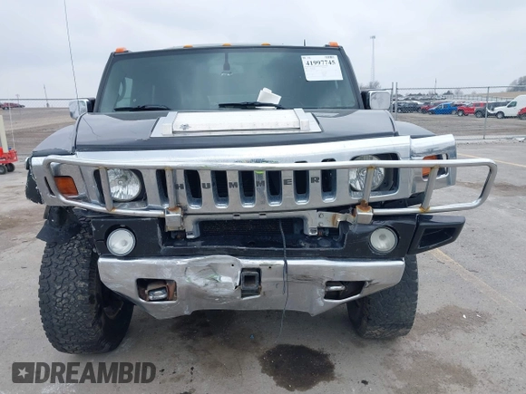 2005 Hummer H2 SUV z VIN 5GRGN23UX5H106375, wystawiony jako IAAI lot #41997745 z przebiegiem 152 827 mil mil oraz . Historia ofert i sprzedaży dostępna na DreamBid. Obrazek 12.