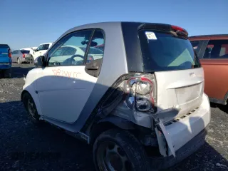 2015 Smart fortwo Passion z VIN WMEEJ3BA5FK817411, wystawiony jako Copart lot #51834455 z przebiegiem 63 143 mil mil oraz Szkody całkowita. Historia ofert i sprzedaży dostępna na DreamBid. Obrazek 2.
