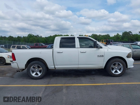 2018 Ram 1500 Express z VIN 3C6RR6KG5JG194863, wystawiony jako IAAI lot #42133048 z przebiegiem 151 614 mil mil oraz . Historia ofert i sprzedaży dostępna na DreamBid. Obrazek 13.