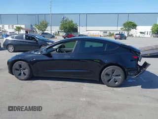 2021 Tesla Model 3 Standard Range Plus z VIN 5YJ3E1EA5MF939299, wystawiony jako IAAI lot #42146702 z przebiegiem 43 382 mil mil oraz . Historia ofert i sprzedaży dostępna na DreamBid. Obrazek 14.
