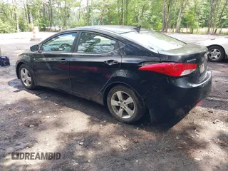 2013 Hyundai Elantra GLS z VIN KMHDH4AE0DU545363, wystawiony jako IAAI lot #42281675 z przebiegiem 129 249 mil mil oraz . Historia ofert i sprzedaży dostępna na DreamBid. Obrazek 3.