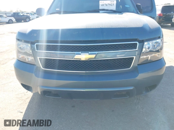 2010 Chevrolet Suburban LS with VIN 1GNUCHE09AR167462, listed as a IAAI auction lot 41767923 with 180,551 mi miles. Bid and sale history available at carsss.com. Image 6.