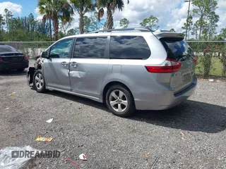 2018 Toyota Sienna LE Auto Access Seat with VIN 5TDKZ3DC5JS945951, listed as a IAAI auction lot 41689856 with 103,537 mi miles. Bid and sale history available at carsss.com. Image 3.