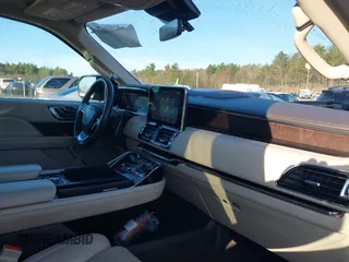 2018 Lincoln Navigator Reserve with VIN 5LMJJ2LT7JEL10453, listed as a IAAI auction lot 41940915 with 97,941 mi miles. Bid and sale history available at carsss.com. Image 5.