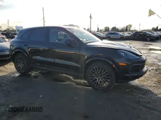 2020 Porsche Cayenne z VIN WP1AA2AY2LDA02538, wystawiony jako Copart lot #44202295 z przebiegiem 132 229 mil mil oraz Szkoda całkowita • Salvage title. Historia ofert i sprzedaży dostępna na DreamBid. Obrazek 4.