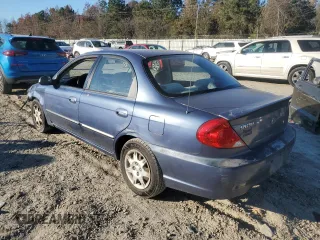 2004 Kia Spectra z VIN KNAFB121045315435, wystawiony jako Copart lot #83082084 z przebiegiem 94 974 mil mil oraz Czysty tytuł • Clean title. Historia ofert i sprzedaży dostępna na DreamBid. Obrazek 2.