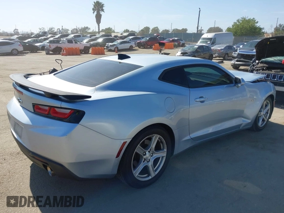 2017 Chevrolet Camaro 1LT z VIN 1G1FB1RS0H0146367, wystawiony jako IAAI lot #42343908 z przebiegiem 82 747 mil mil oraz . Historia ofert i sprzedaży dostępna na DreamBid. Obrazek 4.