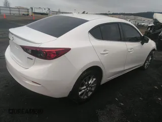 2015 Mazda 3 i Grand Touring z VIN JM1BM1W75F1232796, wystawiony jako IAAI lot #39976305 z przebiegiem 69 161 mil mil oraz . Historia ofert i sprzedaży dostępna na DreamBid. Obrazek 4.