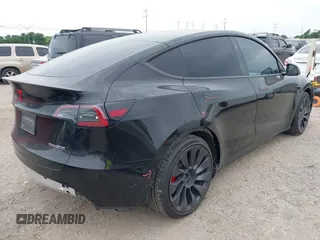 2024 Tesla Model Y Performance z VIN 7SAYGDEF7RA267752, wystawiony jako IAAI lot #42126456 z przebiegiem 21 216 mil mil oraz . Historia ofert i sprzedaży dostępna na DreamBid. Obrazek 4.