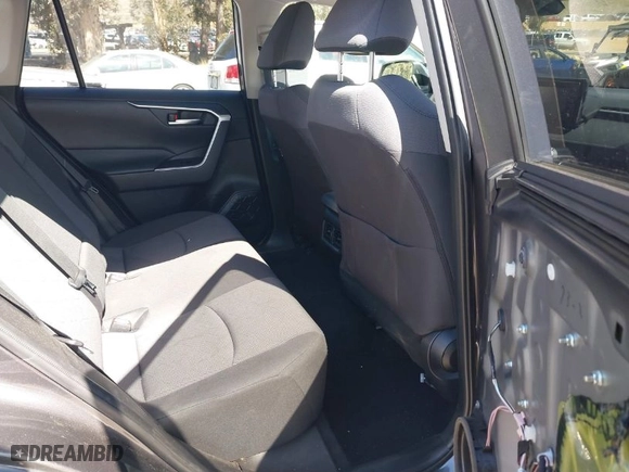 2019 Toyota RAV4 XLE with VIN JTMW1RFV4KJ011997, listed as a IAAI auction lot 41637563 with 55,326 mi miles. Bid and sale history available at carsss.com. Image 8.
