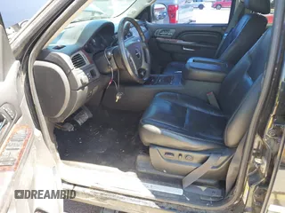 2011 GMC Yukon XL Denali z VIN 1GKS2MEFXBR332506, wystawiony jako IAAI lot #41954317 z przebiegiem 178 036 mil mil oraz . Historia ofert i sprzedaży dostępna na DreamBid. Obrazek 5.