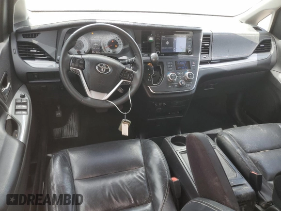 2018 Toyota Sienna SE with VIN 5TDXZ3DC5JS921882, listed as a Copart auction lot 62347815 with 136,472 mi miles and Salvage title. Bid and sale history available at DreamBid. Image 8.