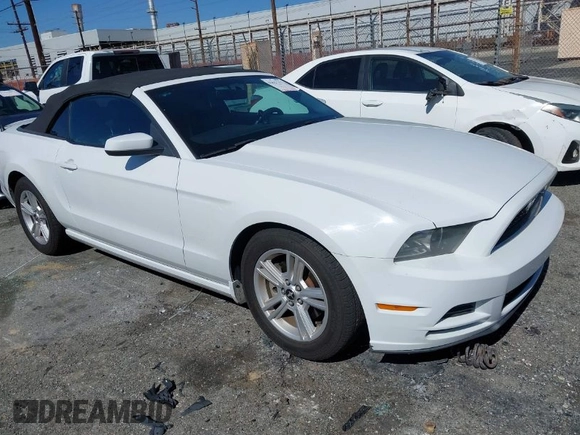 2014 Ford Mustang V6 with VIN 1ZVBP8EM9E5297226, listed as a IAAI auction lot 41627327 with 141,750 mi miles. Bid and sale history available at carsss.com. Image 1.