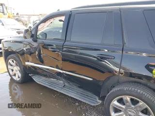 2017 Cadillac Escalade Luxury z VIN 1GYS3BKJ4HR354882, wystawiony jako IAAI lot #41920813 z przebiegiem 122 982 mil mil oraz . Historia ofert i sprzedaży dostępna na DreamBid. Obrazek 6.