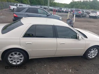 2011 Cadillac DTS z VIN 1G6KA5E65BU139507, wystawiony jako IAAI lot #42236497 z przebiegiem 118 332 mil mil oraz . Historia ofert i sprzedaży dostępna na DreamBid. Obrazek 14.