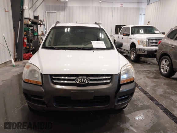 2007 Kia Sportage LX with VIN KNDJF724877399530, listed as a IAAI auction lot 41696698 with 124,967 mi miles. Bid and sale history available at carsss.com. Image 12.