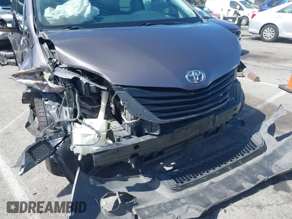 2011 Toyota Sienna with VIN 5TDZK3DC0BS078642, listed as a IAAI auction lot 41802147 with 263,309 mi miles. Bid and sale history available at carsss.com. Image 6.