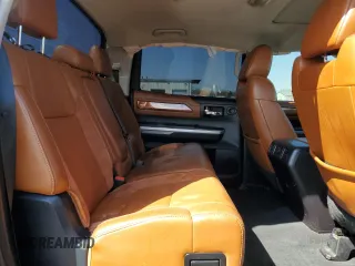 2015 Toyota Tundra Platinum z VIN 5TFAW5F11FX441961, wystawiony jako Copart lot #52326755 z przebiegiem 126 870 mil mil oraz Szkoda całkowita • Salvage title. Historia ofert i sprzedaży dostępna na DreamBid. Obrazek 10.
