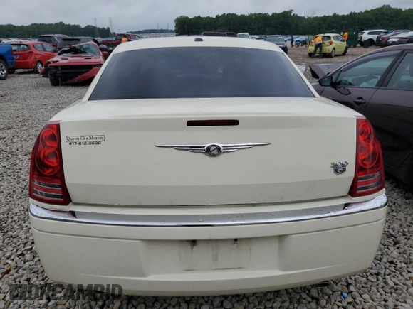 2009 Chrysler 300 C Hemi z VIN 2C3KA63TX9H619703, wystawiony jako Copart lot #60902075 z przebiegiem 140 003 mil mil oraz Szkoda całkowita • Salvage title. Historia ofert i sprzedaży dostępna na DreamBid. Obrazek 6.