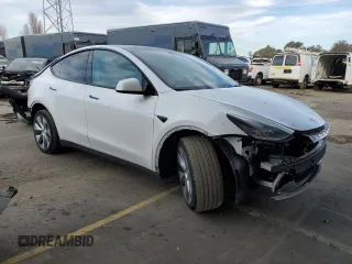 2022 Tesla Model Y Long Range with VIN 7SAYGDEE5NF435702, listed as a Copart auction lot 43754325 with 47,121 mi miles and Salvage Title. Bid and sale history available at carsss.com. Image 4.