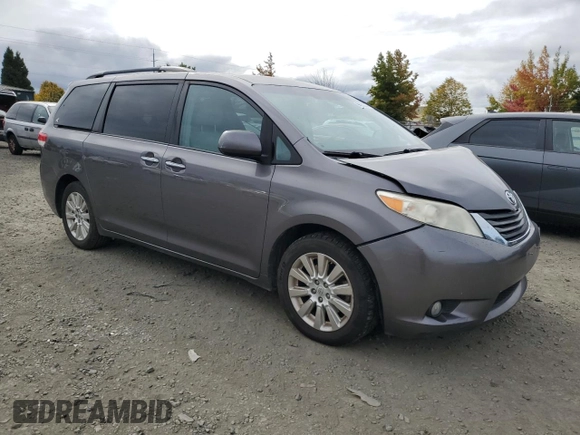 2011 Toyota Sienna XLE z VIN 5TDDK3DC8BS013239, wystawiony jako Copart lot #74852364 z przebiegiem 212 060 mil mil oraz Szkoda całkowita • Salvage title. Historia ofert i sprzedaży dostępna na DreamBid. Obrazek 4.