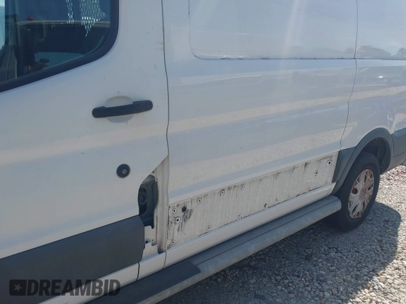 2018 Ford Transit with VIN 1FTYR1YM1JKA89833, listed as a IAAI auction lot 41833114 with 201,883 mi miles and . Bid and sale history available at DreamBid. Image 6.