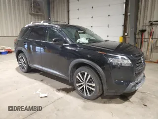2024 Nissan Pathfinder Platinum z VIN 5N1DR3DK0RC242976, wystawiony jako Copart lot #54087465 z przebiegiem 14 687 mil mil oraz Szkoda całkowita • Salvage title. Historia ofert i sprzedaży dostępna na DreamBid. Obrazek 4.