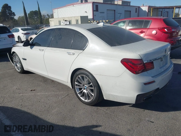 2015 BMW 7 Series 750i с VIN WBAYA8C58FD825806, выставлен на аукционе IAAI как лот 41221472 с пробегом 131 730 миль миль и . История ставок и продаж доступна на DreamBid. Изображение 3.