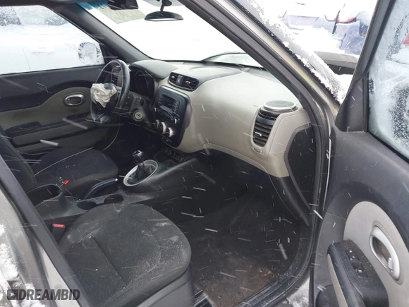 2014 Kia Soul with VIN KNDJN2A26E7033942, listed as a IAAI auction lot 41271872 with 90,901 mi miles. Bid and sale history available at carsss.com. Image 5.