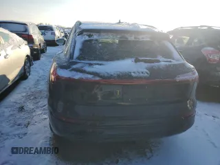 2024 Audi Q8 e-tron Premium Plus z VIN WA15AAGE4RB017020, wystawiony jako Copart lot #87812675 z przebiegiem 14 464 mil mil oraz Szkody całkowita. Historia ofert i sprzedaży dostępna na DreamBid. Obrazek 6.