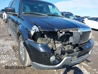 2004 Lincoln Navigator Luxury with VIN 5LMFU28R54LJ07507, listed as a IAAI auction lot 41284716 with 255,912 mi miles. Bid and sale history available at carsss.com. Image 6.