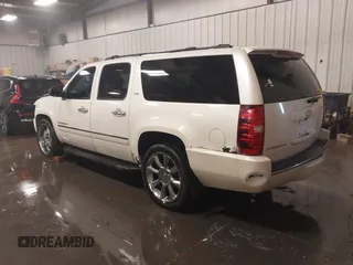 2010 Chevrolet Suburban LTZ with VIN 1GNUKKE32AR271253, listed as a IAAI auction lot 41161374 with 164,184 mi miles. Bid and sale history available at carsss.com. Image 3.