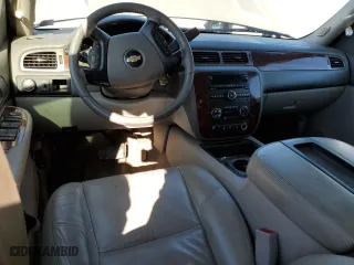 2009 Chevrolet Suburban LT w/2LT with VIN 1GNFC26089R268105, listed as a Copart auction lot 43194715 with 0 mi miles and Salvage Title. Bid and sale history available at carsss.com. Image 8.