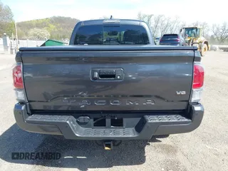 2022 Toyota Tacoma SR5 z VIN 3TMDZ5BN7NM140340, wystawiony jako IAAI lot #42060227 z przebiegiem 25 992 mil mil oraz . Historia ofert i sprzedaży dostępna na DreamBid. Obrazek 17.