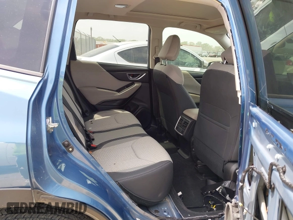 2019 Subaru Forester Premium with VIN JF2SKAEC3KH538077, listed as a IAAI auction lot 41903407 with 64,694 mi miles. Bid and sale history available at carsss.com. Image 8.