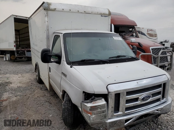 2016 Ford Econoline Commercial z VIN 1FDWE3FS1GDC51632, wystawiony jako Copart lot #47815915 z przebiegiem 94 404 mil mil oraz Szkoda całkowita • Salvage title. Historia ofert i sprzedaży dostępna na DreamBid. Obrazek 1.