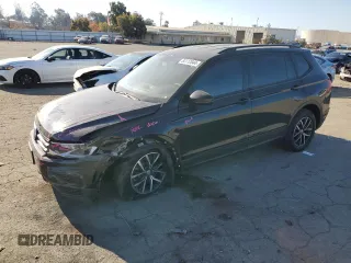 2021 Volkswagen Tiguan S with VIN 3VV1B7AX8MM032623, listed as a Copart auction lot 83112844 with 50,444 mi miles and Salvage Title. Bid and sale history available at DreamBid. Image 1.