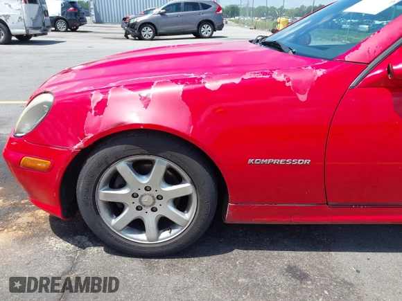 2003 Mercedes-Benz SLK 230 Kompressor z VIN WDBKK49F63F284252, wystawiony jako IAAI lot #42307320 z przebiegiem 180 893 mil mil oraz . Historia ofert i sprzedaży dostępna na DreamBid. Obrazek 16.