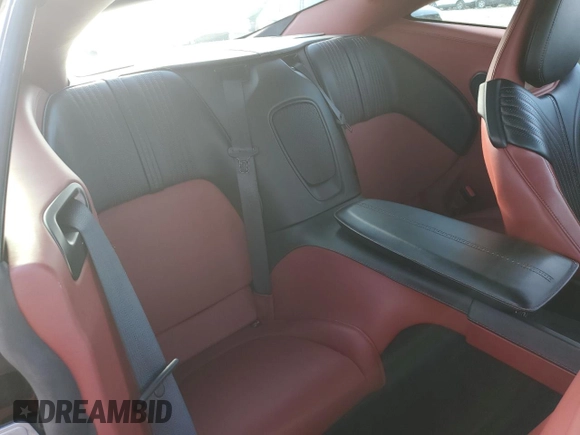 2018 Aston Martin DB11 z VIN SCFRMFAV8JGL03322, wystawiony jako Copart lot #86810004 z przebiegiem Nie podano mil oraz Szkody całkowita. Historia ofert i sprzedaży dostępna na DreamBid. Obrazek 10.