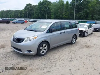 2014 Toyota Sienna L z VIN 5TDZK3DC5ES524062, wystawiony jako IAAI lot #42601245 z przebiegiem 130 892 mil mil oraz . Historia ofert i sprzedaży dostępna na DreamBid. Obrazek 2.