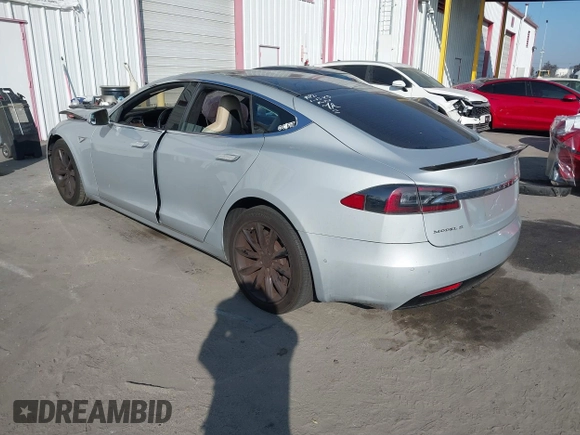 2016 Tesla Model S 90D с VIN 5YJSA1E23GF144496, выставлен на аукционе IAAI как лот 41372621 с пробегом 34 832 миль миль и . История ставок и продаж доступна на DreamBid. Изображение 3.