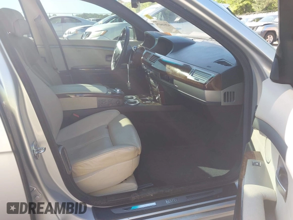 2008 BMW 7 Series 750Li with VIN WBAHN83528DT79949, listed as a IAAI auction lot 42016474 with 252,573 mi miles and . Bid and sale history available at carsss.com. Image 5.