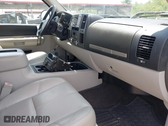 2009 Chevrolet Silverado 1500 LT with VIN 3GCEC23J19G111114, listed as a IAAI auction lot 42178205 with 56,755 mi miles. Bid and sale history available at carsss.com. Image 5.