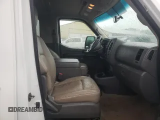 2018 Nissan NV 3500 HD SL z VIN 5BZAF0AAXJN853388, wystawiony jako Copart lot #57312075 z przebiegiem 134 154 mil mil oraz Szkoda całkowita • Salvage title. Historia ofert i sprzedaży dostępna na DreamBid. Obrazek 5.