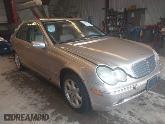 2002 Mercedes-Benz C 230/260/280/320 z VIN WDBRF61J82E005564, wystawiony jako IAAI lot #42468902 z przebiegiem 96 122 mil mil oraz . Historia ofert i sprzedaży dostępna na DreamBid. Obrazek 1.