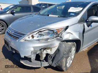 2013 Ford Fiesta SE z VIN 3FADP4BJ0DM204414, wystawiony jako IAAI lot #41644015 z przebiegiem 110 977 mil mil oraz . Historia ofert i sprzedaży dostępna na DreamBid. Obrazek 6.
