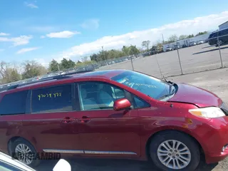 2014 Toyota Sienna XLE with VIN 5TDYK3DC8ES457940, listed as a IAAI auction lot 42039472 with 99,769 mi miles and . Bid and sale history available at DreamBid. Image 13.