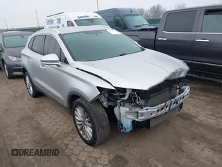 2019 Lincoln MKC Standard with VIN 5LMCJ1D91KUL27746, listed as a IAAI auction lot 41552362 with 94,659 mi miles. Bid and sale history available at carsss.com. Image 1.