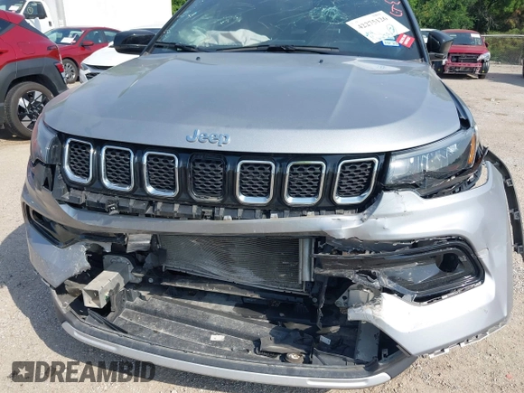 2024 Jeep Compass Limited z VIN 3C4NJDCN4RT595193, wystawiony jako IAAI lot #42275126 z przebiegiem 26 638 mil mil oraz . Historia ofert i sprzedaży dostępna na DreamBid. Obrazek 6.