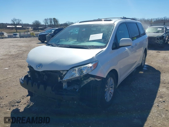 2015 Toyota Sienna XLE with VIN 5TDYK3DC7FS661582, listed as a IAAI auction lot 41688972 with 145,953 mi miles. Bid and sale history available at carsss.com. Image 19.